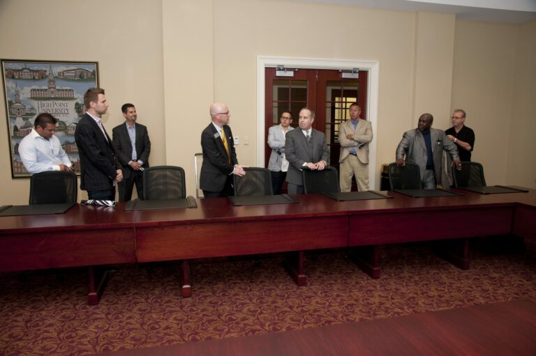 10161252036_2192733078_o-min-2048x1363