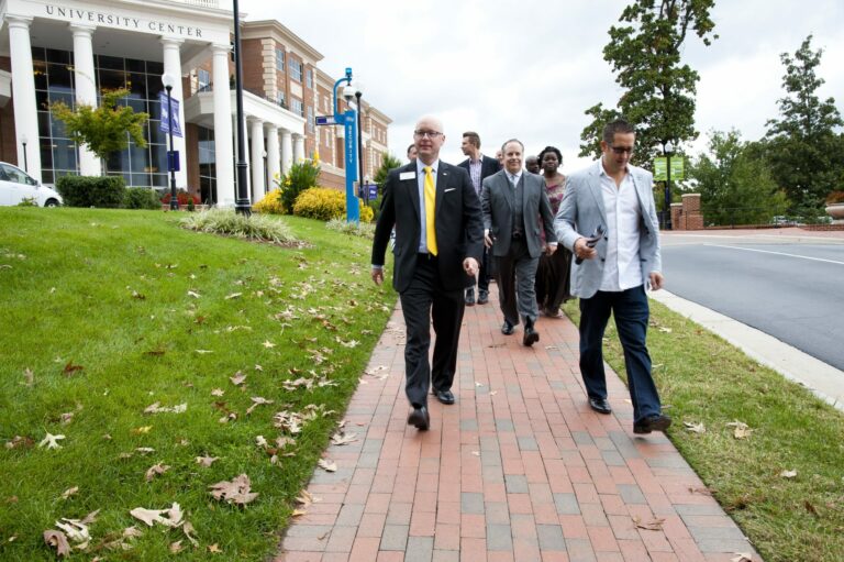 10161357253_31969ba457_o-min-2048x1363